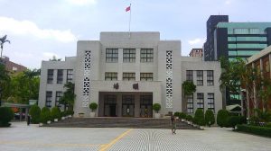政治人物 X 國際化企業 X 公協會 
邁向國際化為壯大企業的必經之途，拜訪政治人物與國際化企業，識微見遠，應變聚財